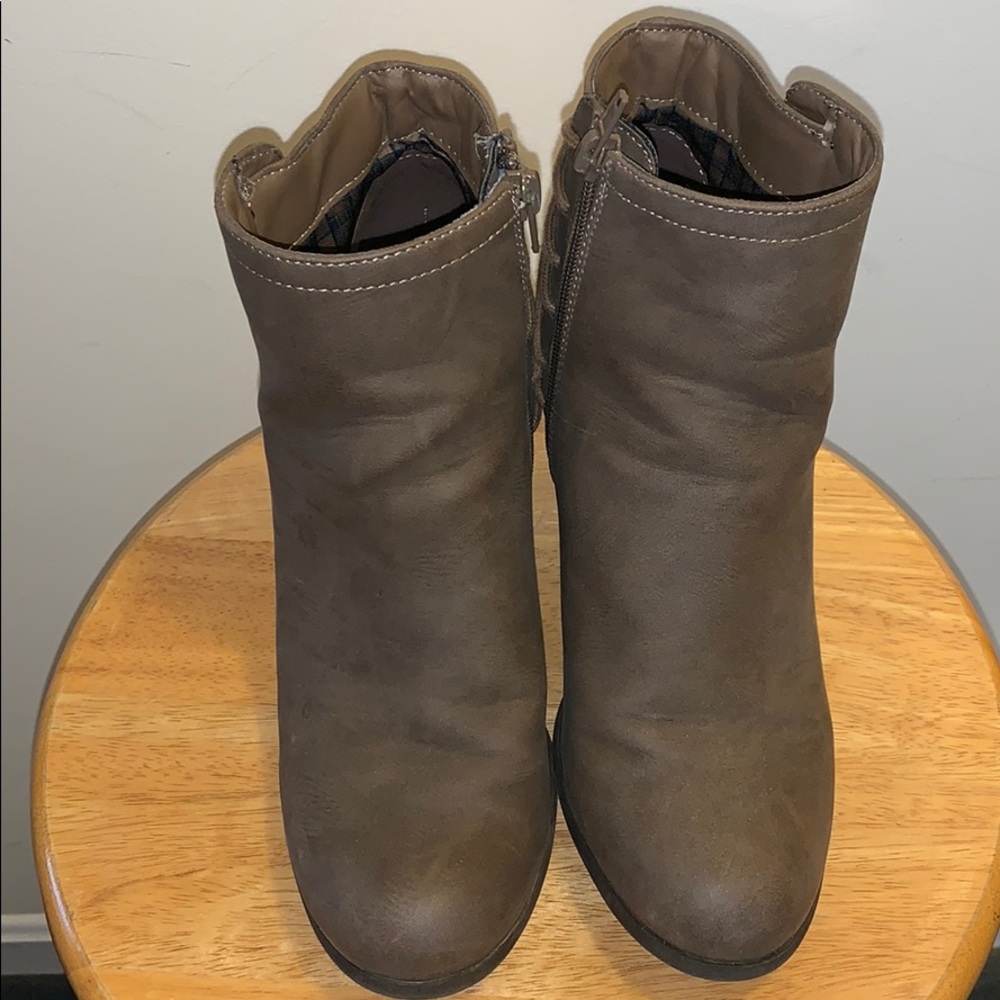 Toupe Booties